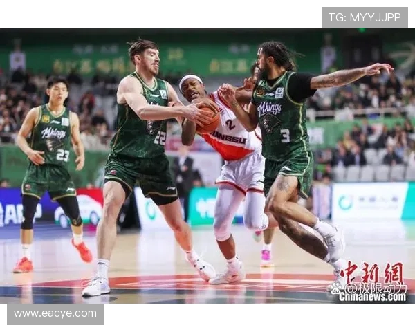 CBA山东队与南京队激战比分揭晓精彩瞬间回顾